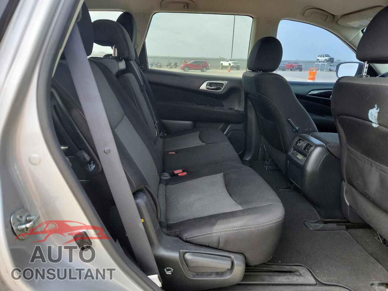 NISSAN PATHFINDER 2017 - 5N1DR2MN0HC673675