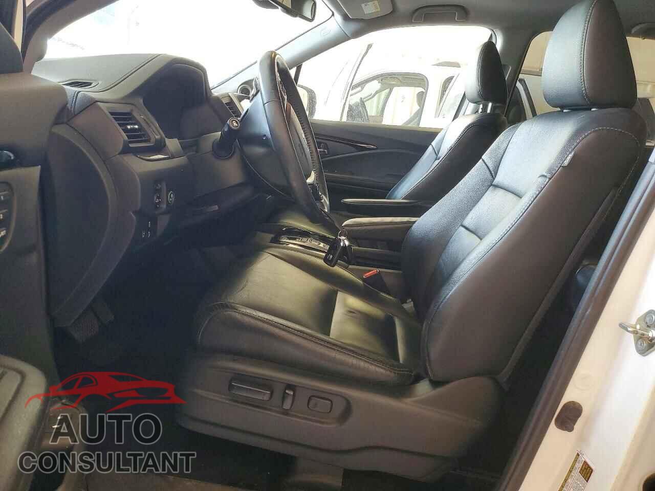 HONDA PILOT 2017 - 5FNYF6H94HB025844
