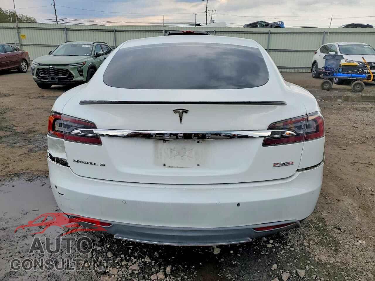 TESLA MODEL S 2015 - 5YJSA1E42FF118651