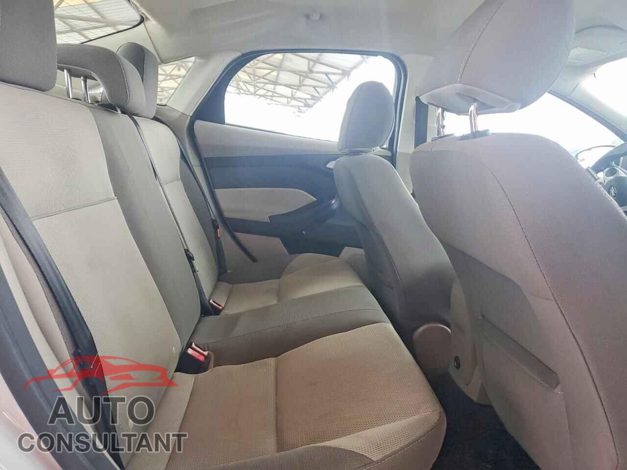 FORD FOCUS 2014 - 1FADP3F2XEL190246