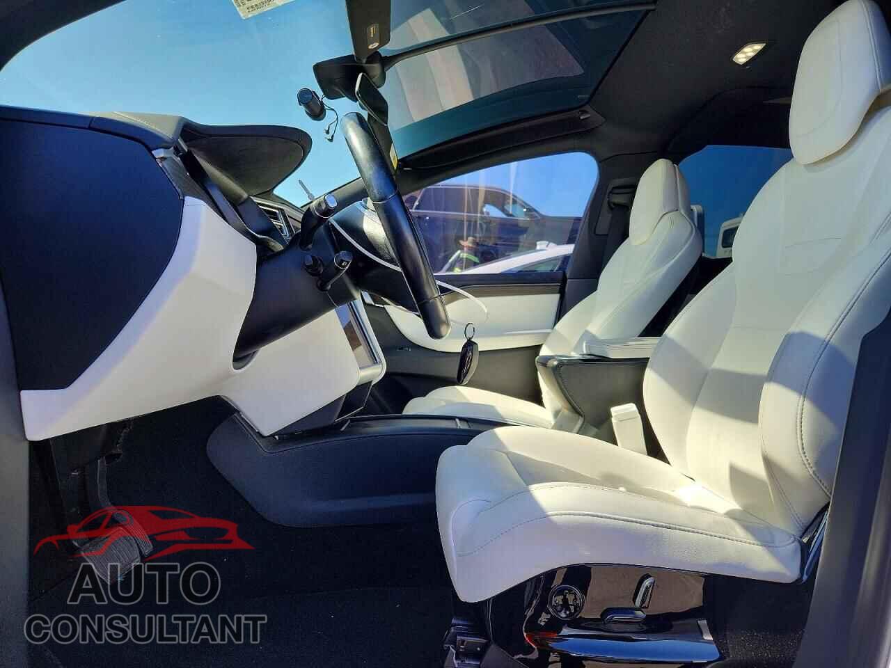 TESLA MODEL X 2016 - 5YJXCBE20GF025584