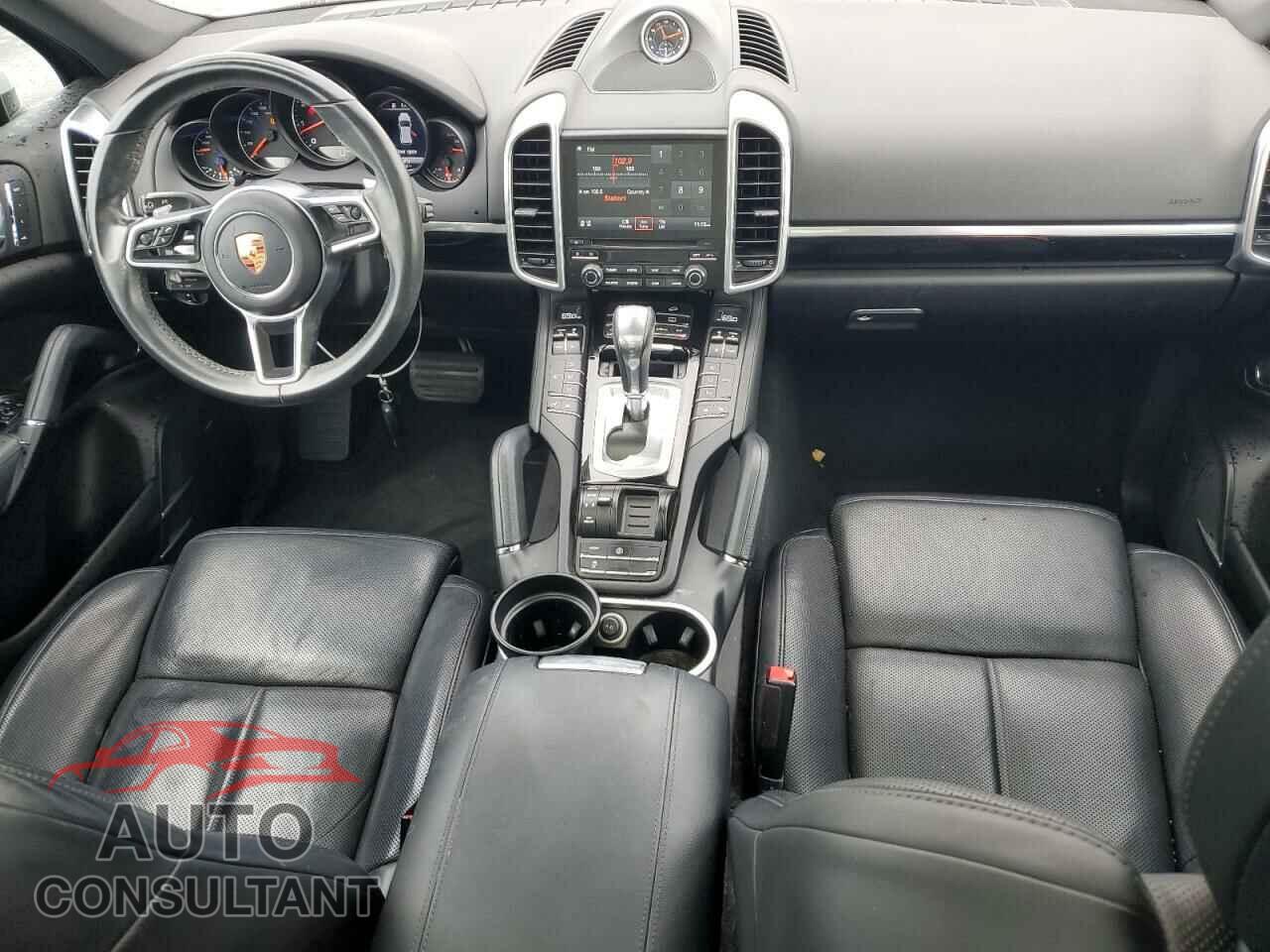 PORSCHE CAYENNE 2017 - WP1AA2A22HKA85130