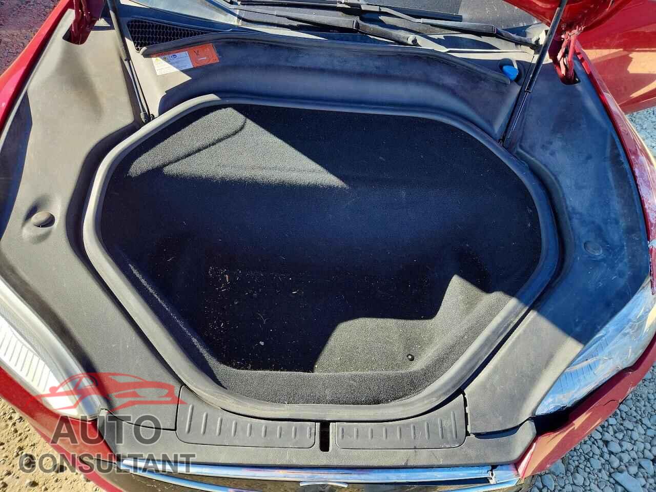 TESLA MODEL S 2015 - 5YJSA1E28FF105143