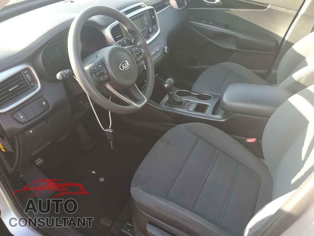 KIA SORENTO 2017 - 5XYPGDA32HG226394