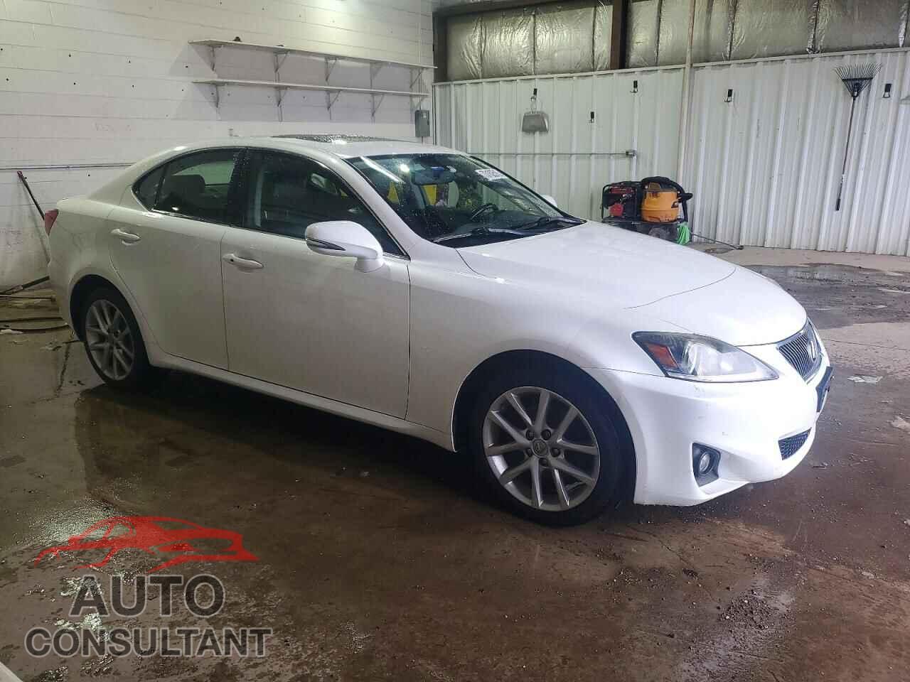 LEXUS IS 2012 - JTHCF5C29C5057003