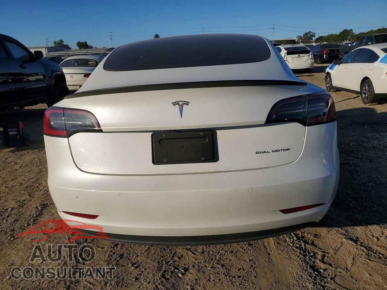 TESLA MODEL 3 2021 - 5YJ3E1EB0MF015555