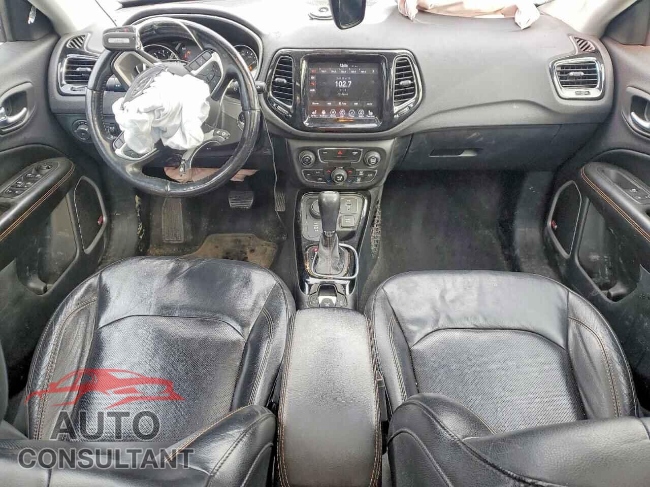 JEEP COMPASS 2018 - 3C4NJDCB0JT200310