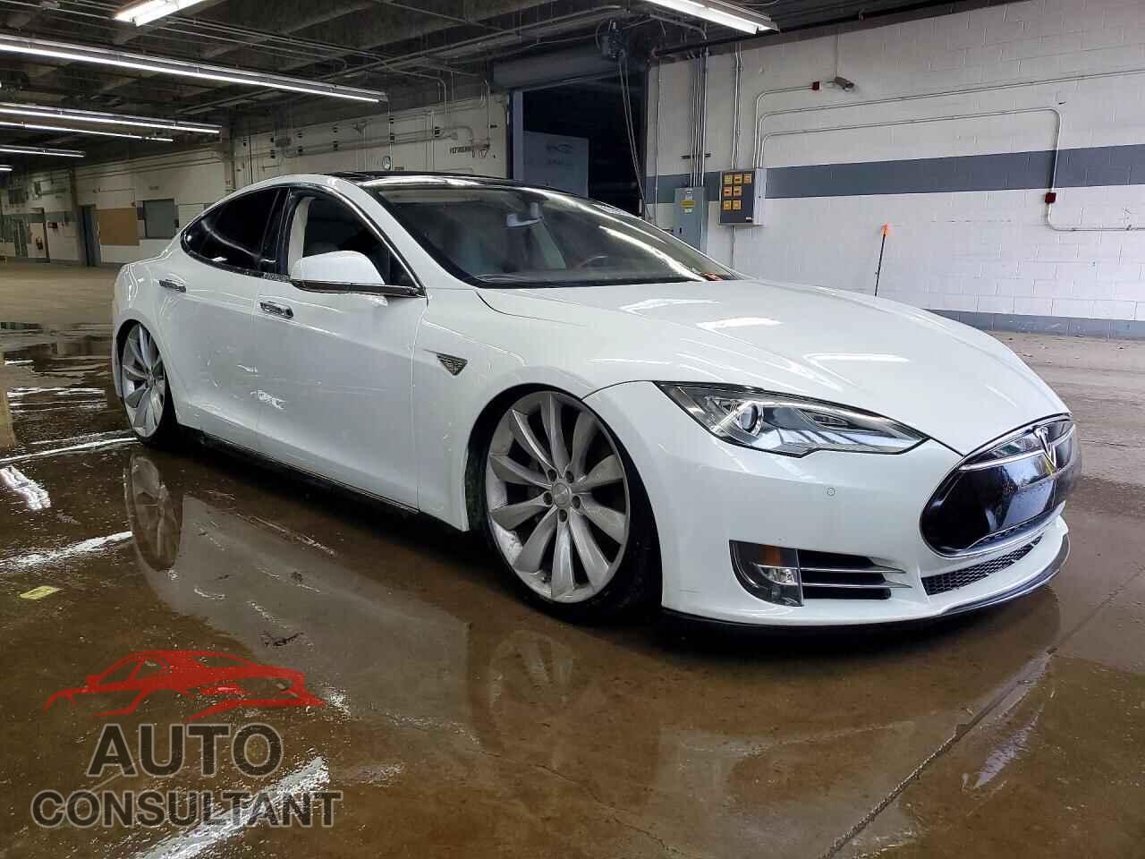 TESLA MODEL S 2013 - 5YJSA1CN7DFP25752