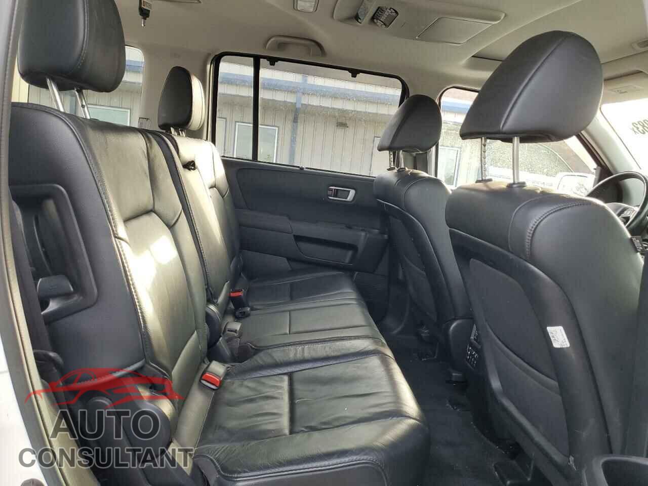 HONDA PILOT 2015 - 5FNYF4H9XFB053486