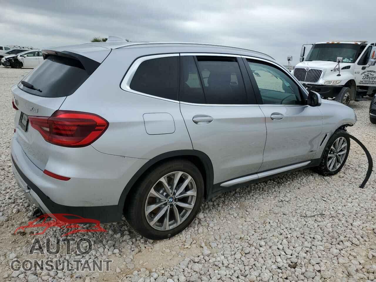 BMW X3 2018 - 5UXTR9C56JLD61748