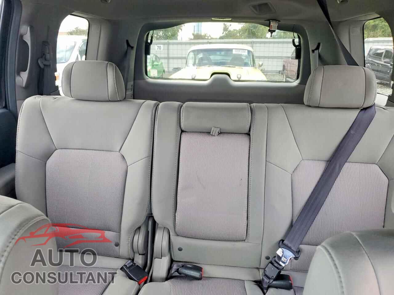 HONDA PILOT 2011 - 5FNYF4H4XBB032040