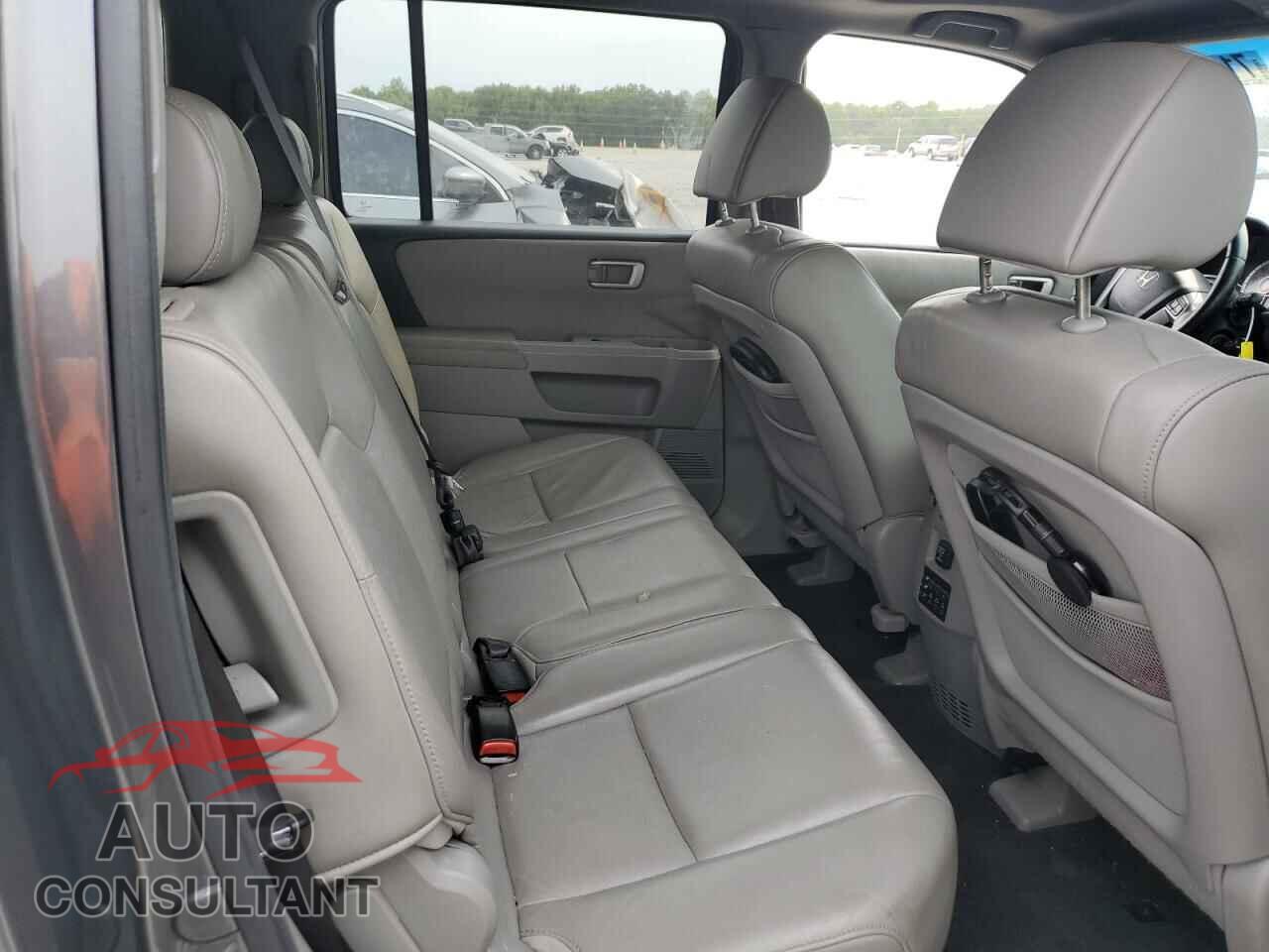 HONDA PILOT 2011 - 5FNYF3H66BB005509