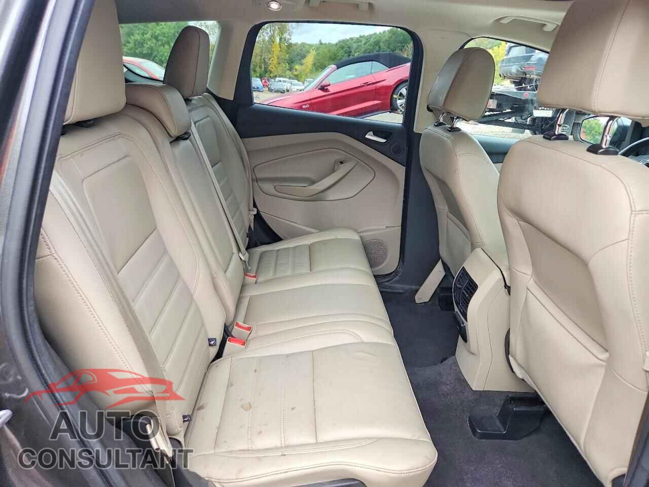 FORD ESCAPE 2017 - 1FMCU9J94HUB65505