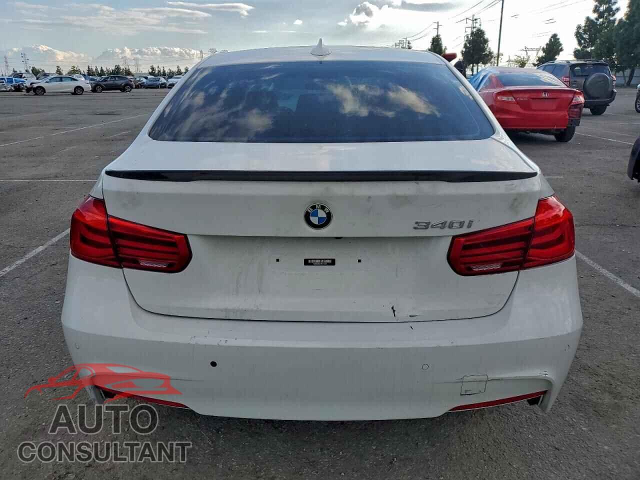 BMW 3 SERIES 2017 - WBA8B3C57HK777231