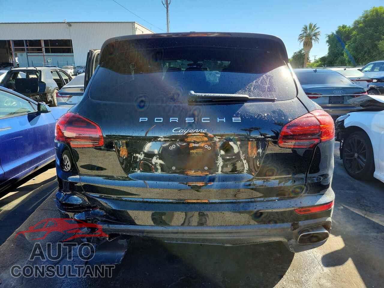 PORSCHE CAYENNE 2018 - WP1AA2A29JKA00144