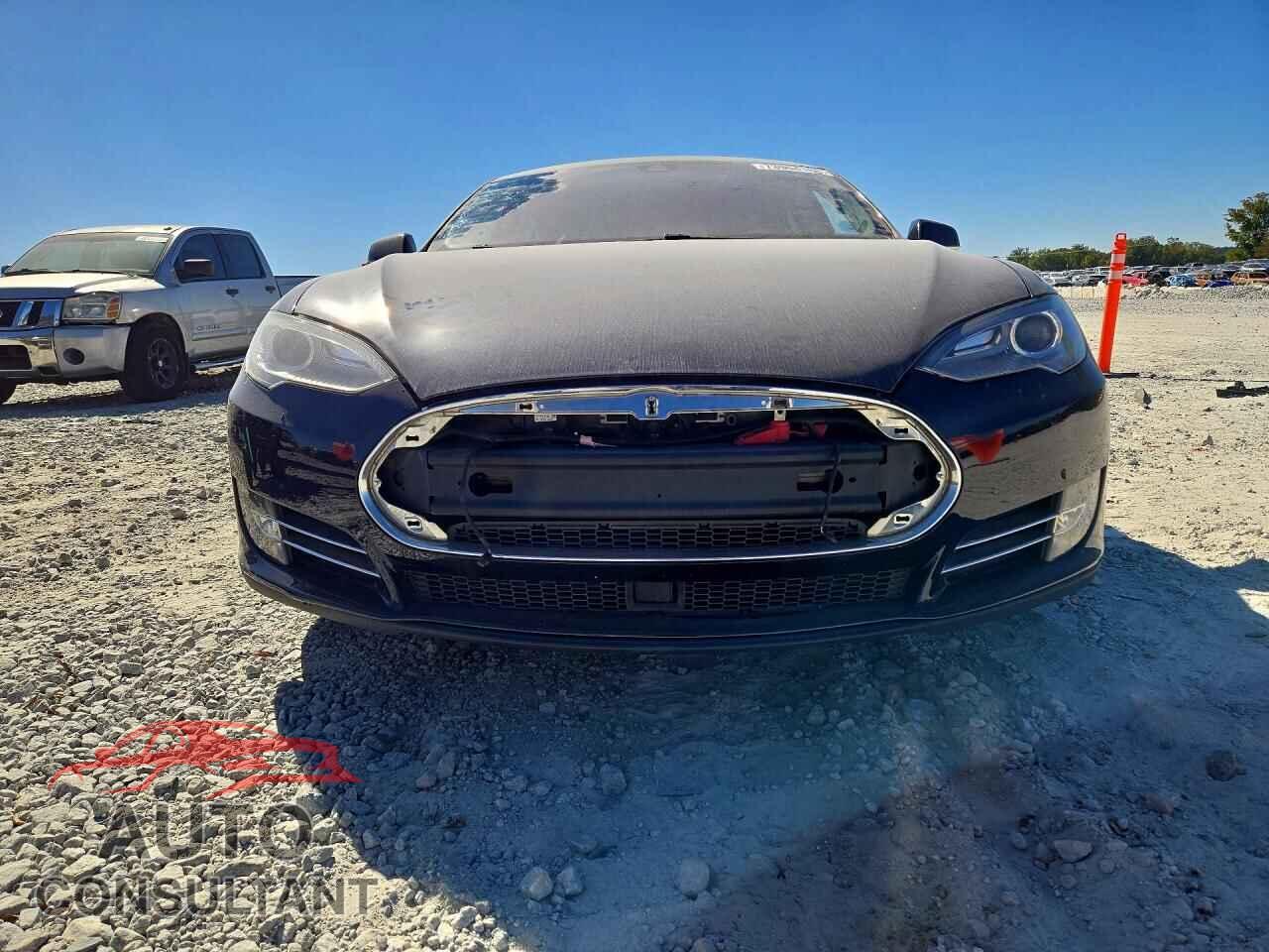 TESLA MODEL S 2014 - 5YJSA1H10EFP55635