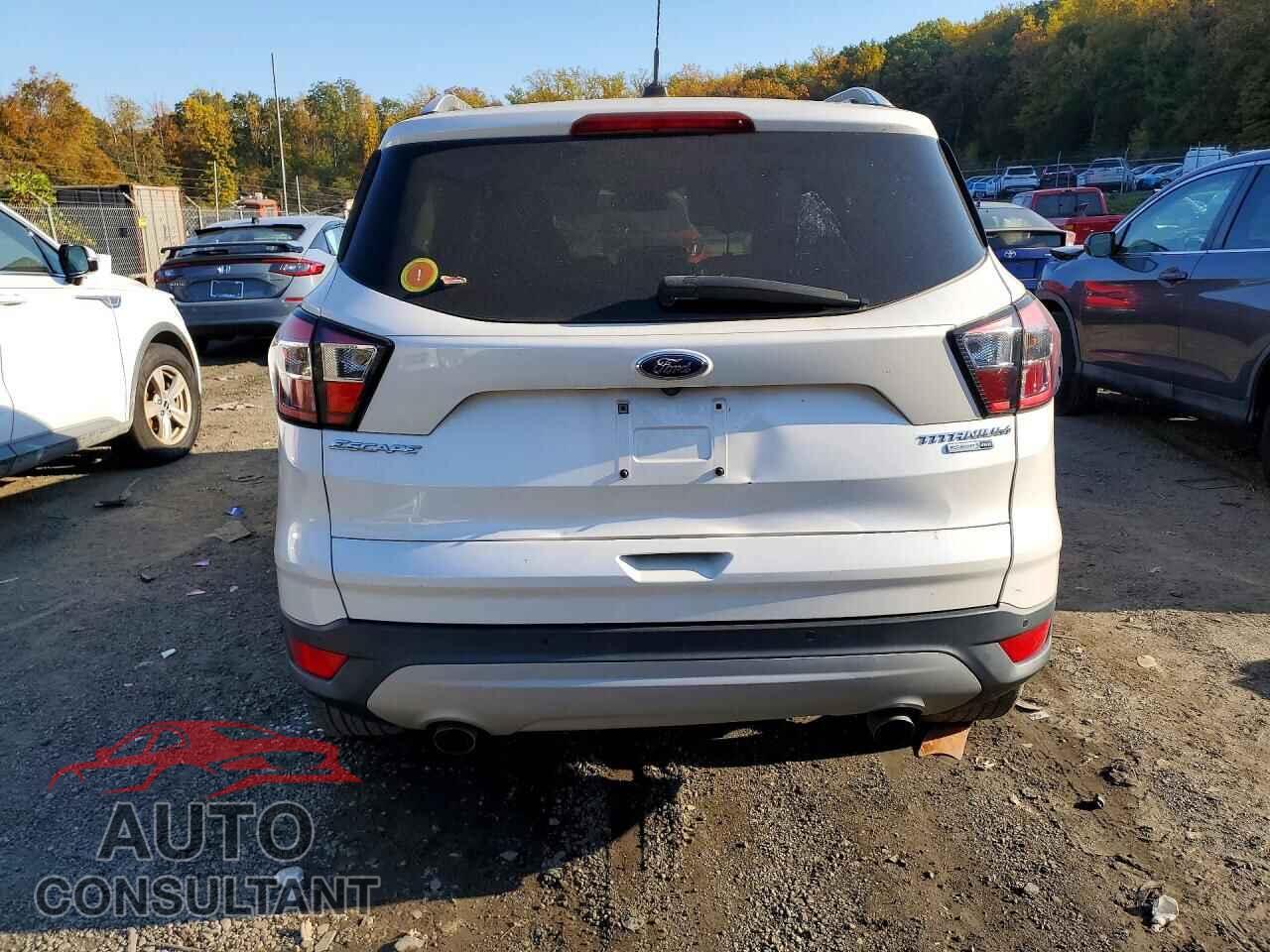 FORD ESCAPE 2017 - 1FMCU9JD7HUB64157
