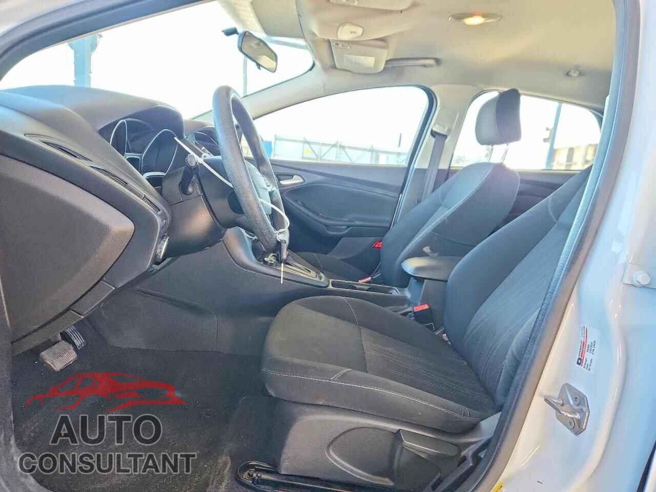 FORD FOCUS 2017 - 1FADP3F23HL340718