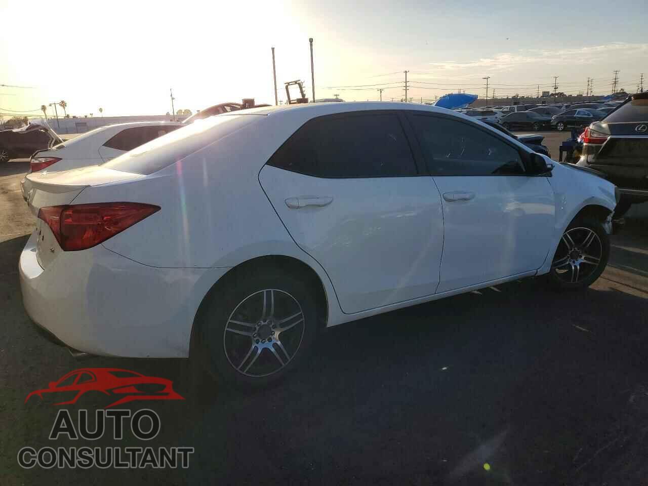 TOYOTA COROLLA 2017 - 5YFBURHEXHP709571