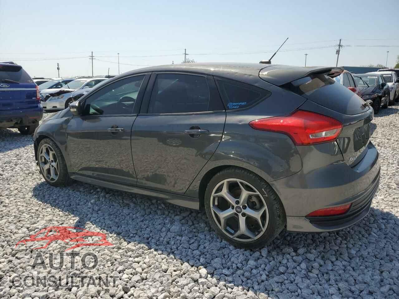 FORD FOCUS 2017 - 1FADP3L95HL257907