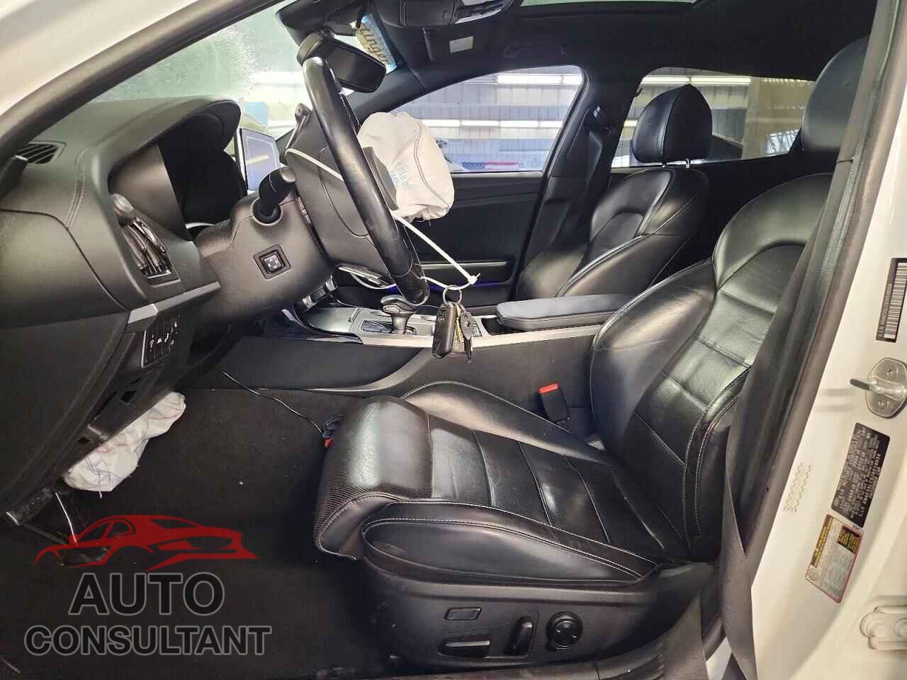KIA STINGER 2018 - KNAE55LC9J6018034