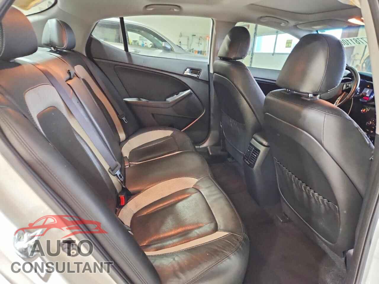 KIA OPTIMA 2011 - KNAGR4A65B5140224