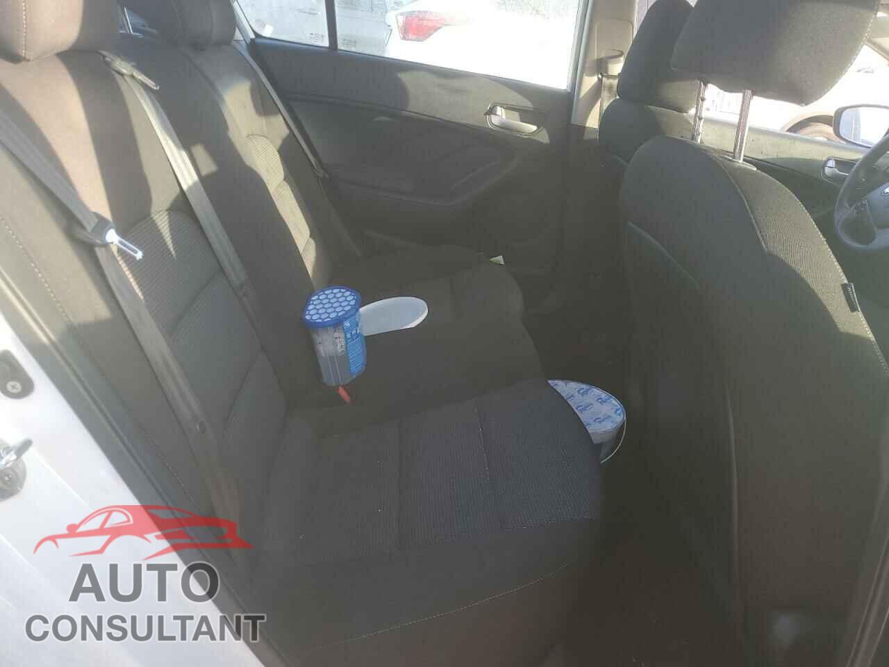 KIA FORTE 2017 - 3KPFK4A75HE026880