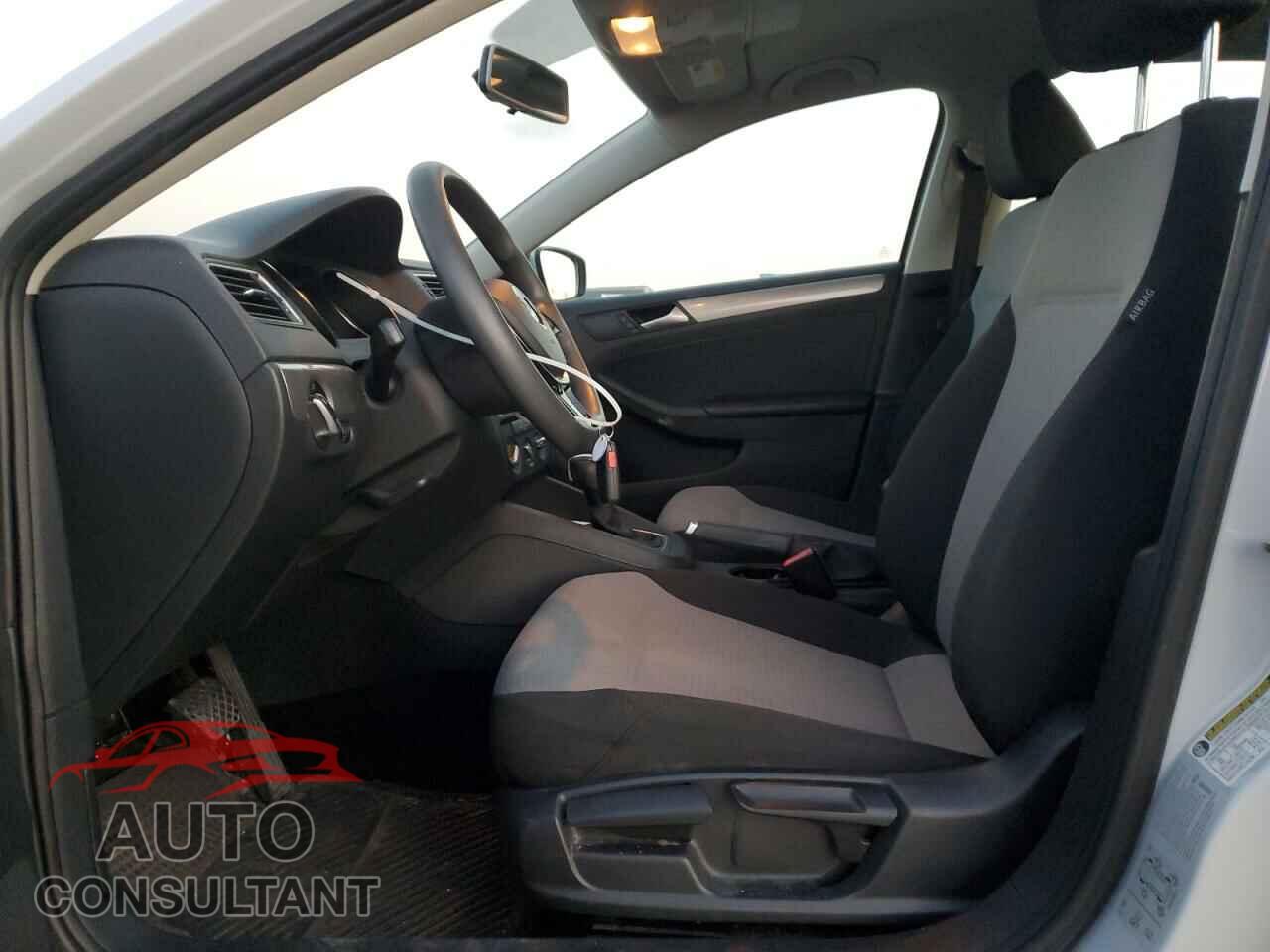 VOLKSWAGEN JETTA 2017 - 3VW2B7AJ1HM335454