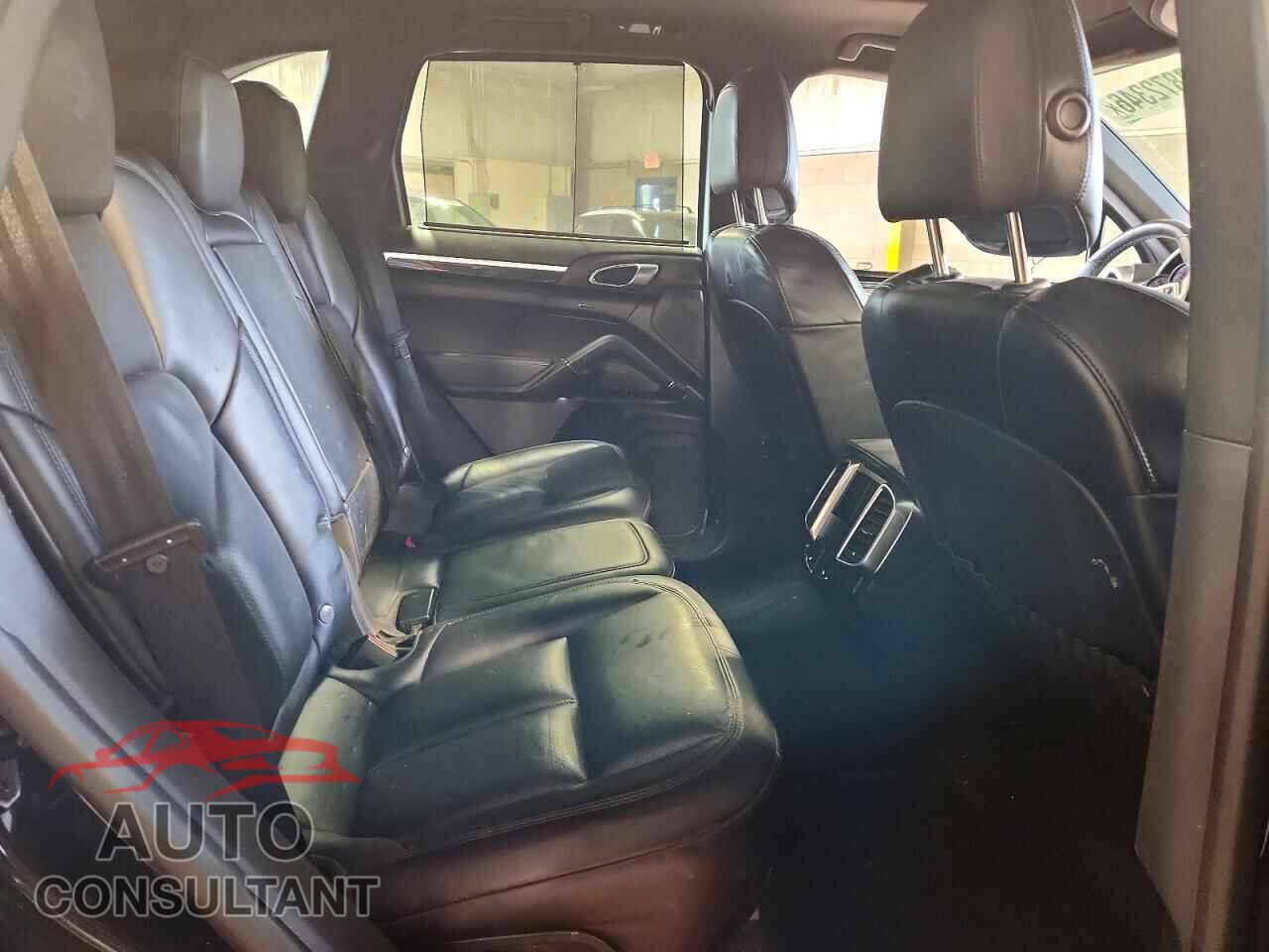 PORSCHE CAYENNE 2018 - WP1AA2A24JKA00911