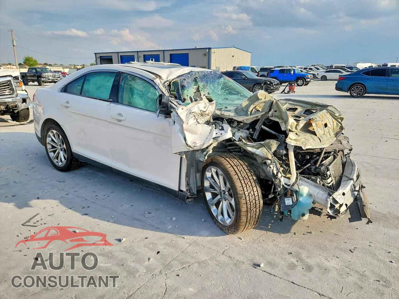 FORD TAURUS 2018 - 1FAHP2F86JG101095