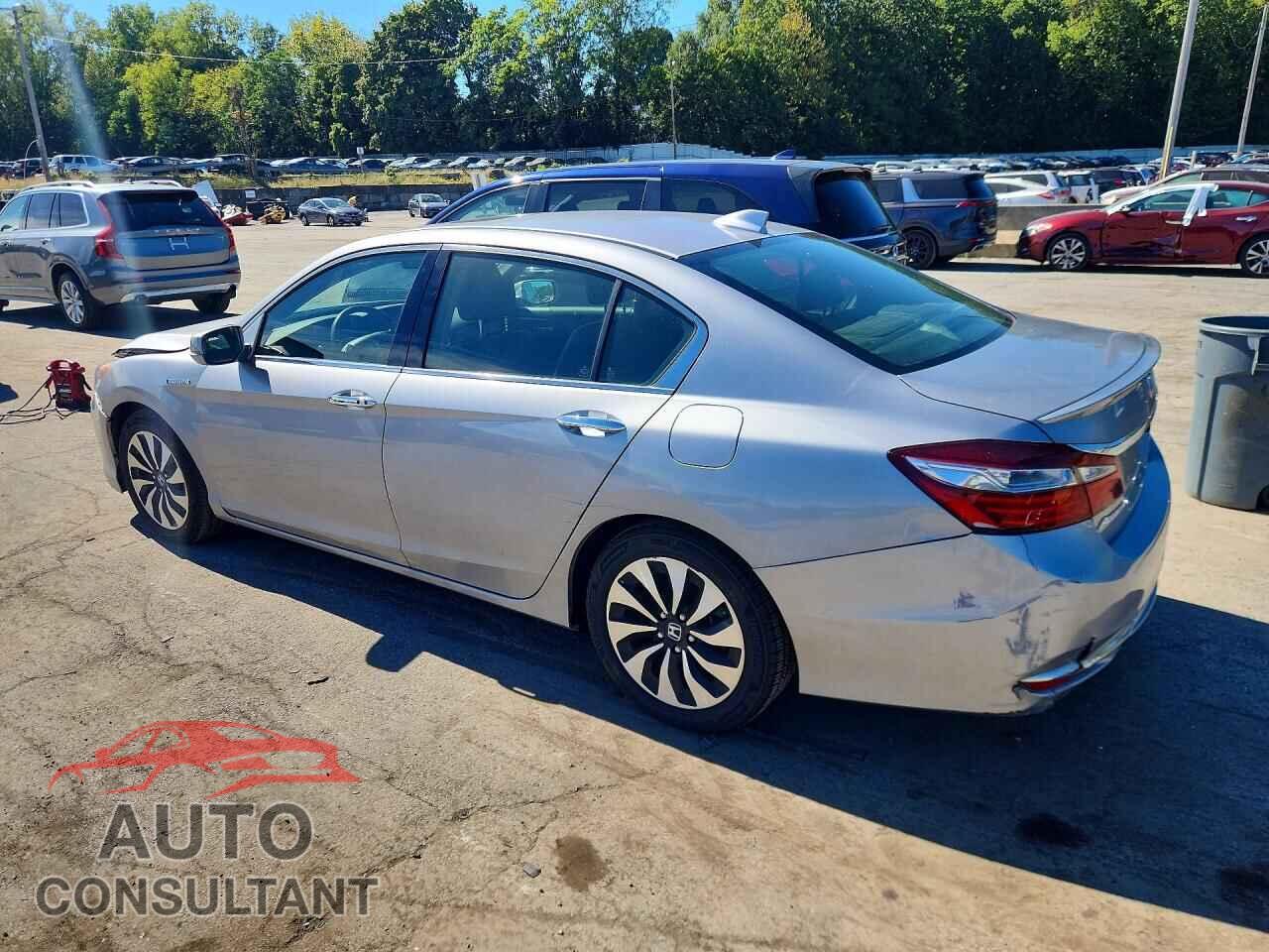 HONDA ACCORD 2017 - JHMCR6F58HC031577
