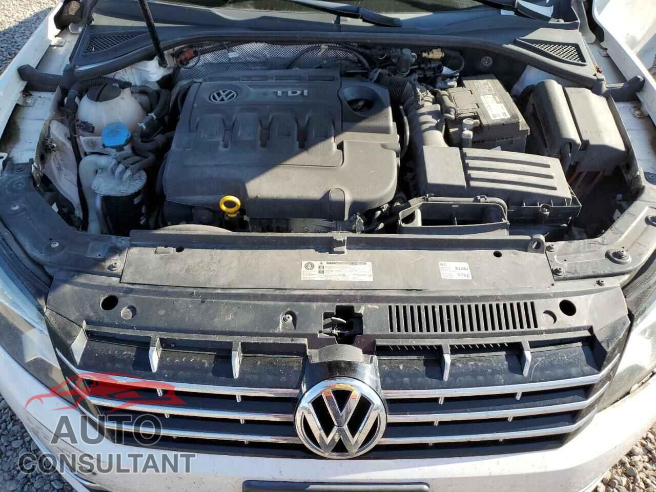 VOLKSWAGEN PASSAT 2015 - 1VWCV7A32FC037443