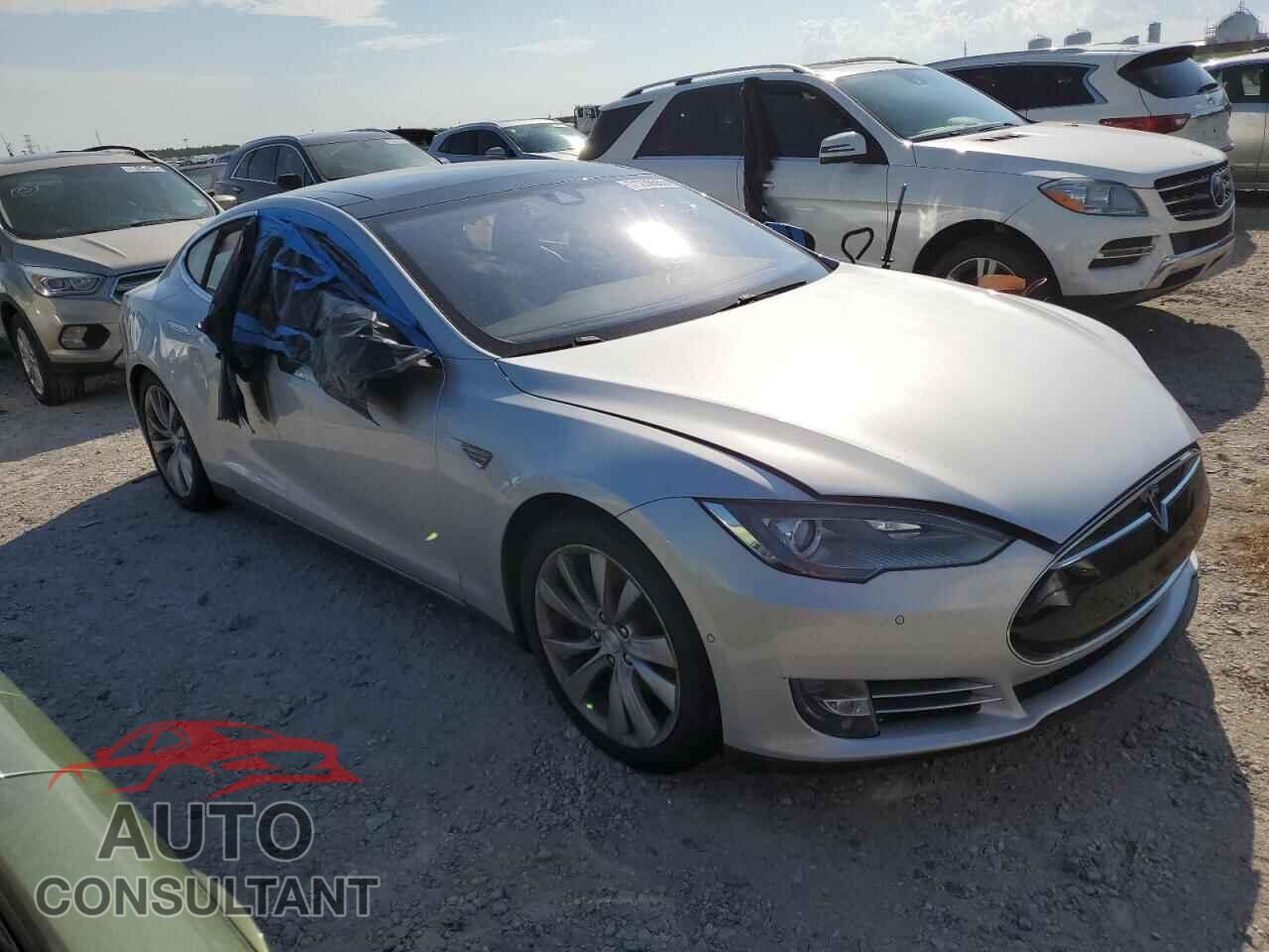 TESLA MODEL S 2015 - 5YJSA1H28FF082992