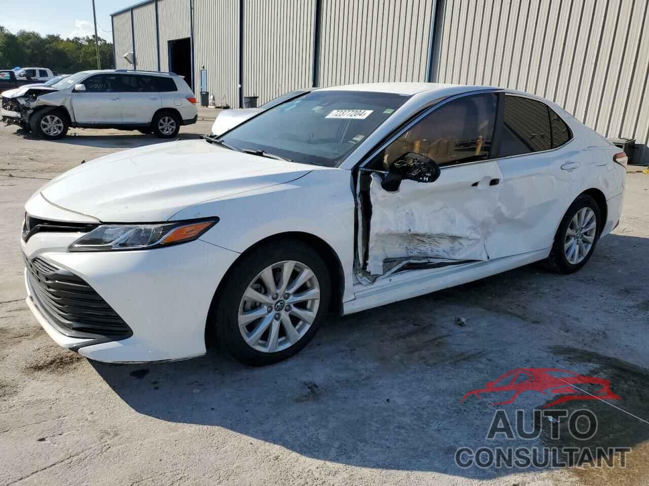 TOYOTA CAMRY 2018 - 4T1B11HK4JU062010
