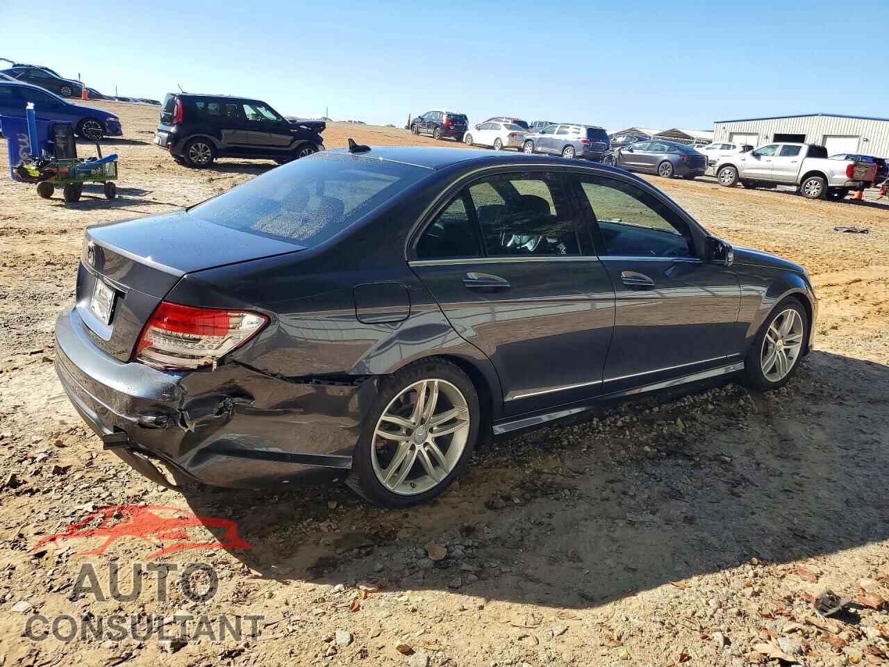 MERCEDES-BENZ C-CLASS 2013 - WDDGF4HBXDR287686