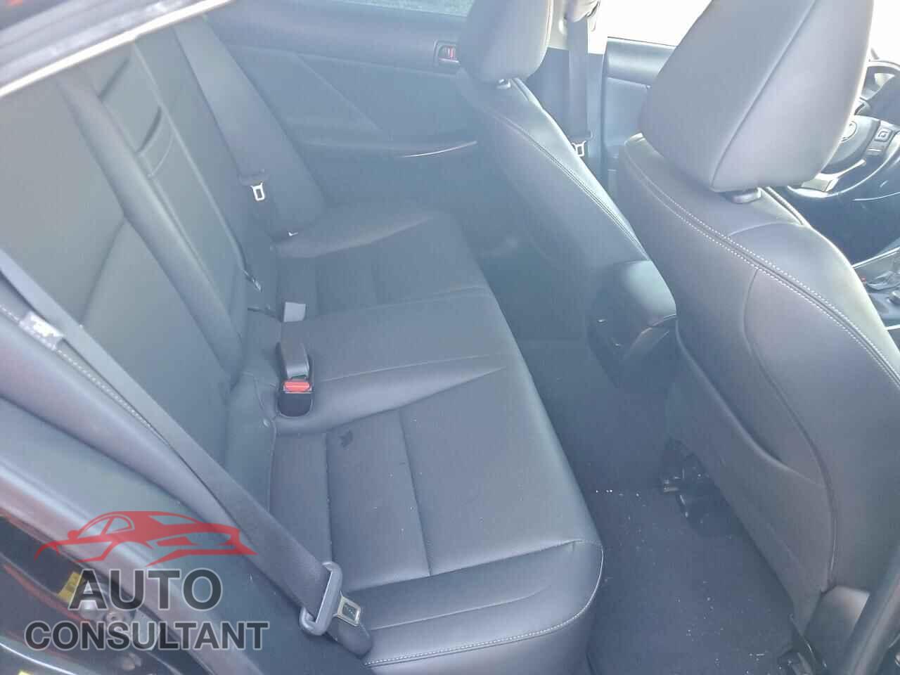 LEXUS IS 2017 - JTHBA1D21H5041239