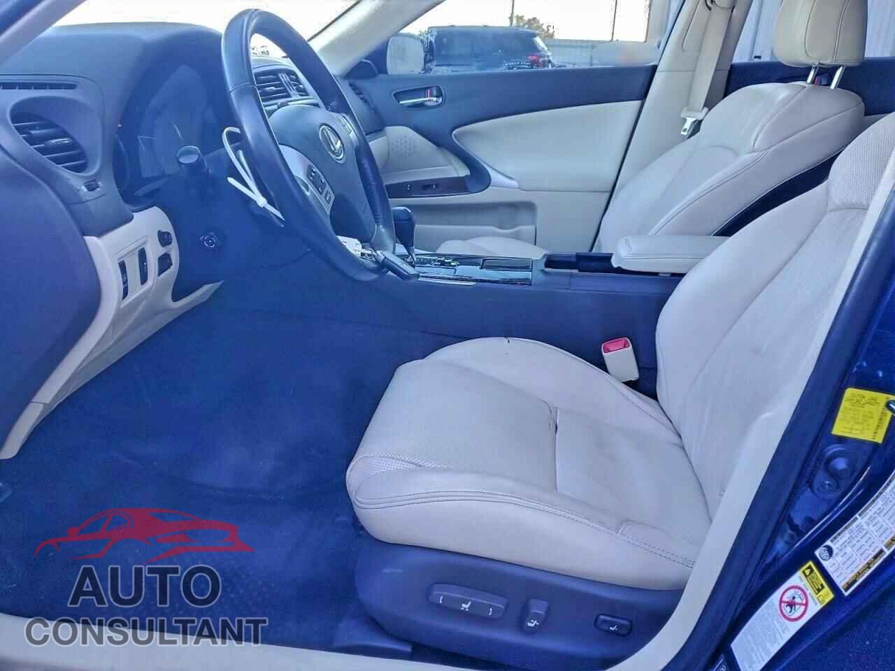 LEXUS IS 2012 - JTHCF5C27C5055735
