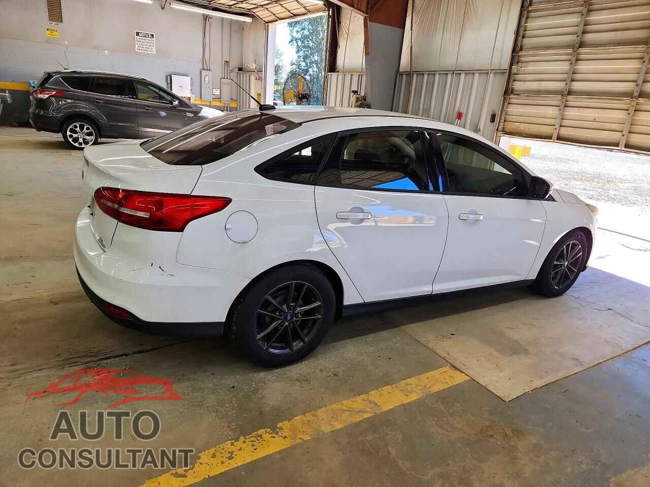 FORD FOCUS 2015 - 1FADP3F23FL218504