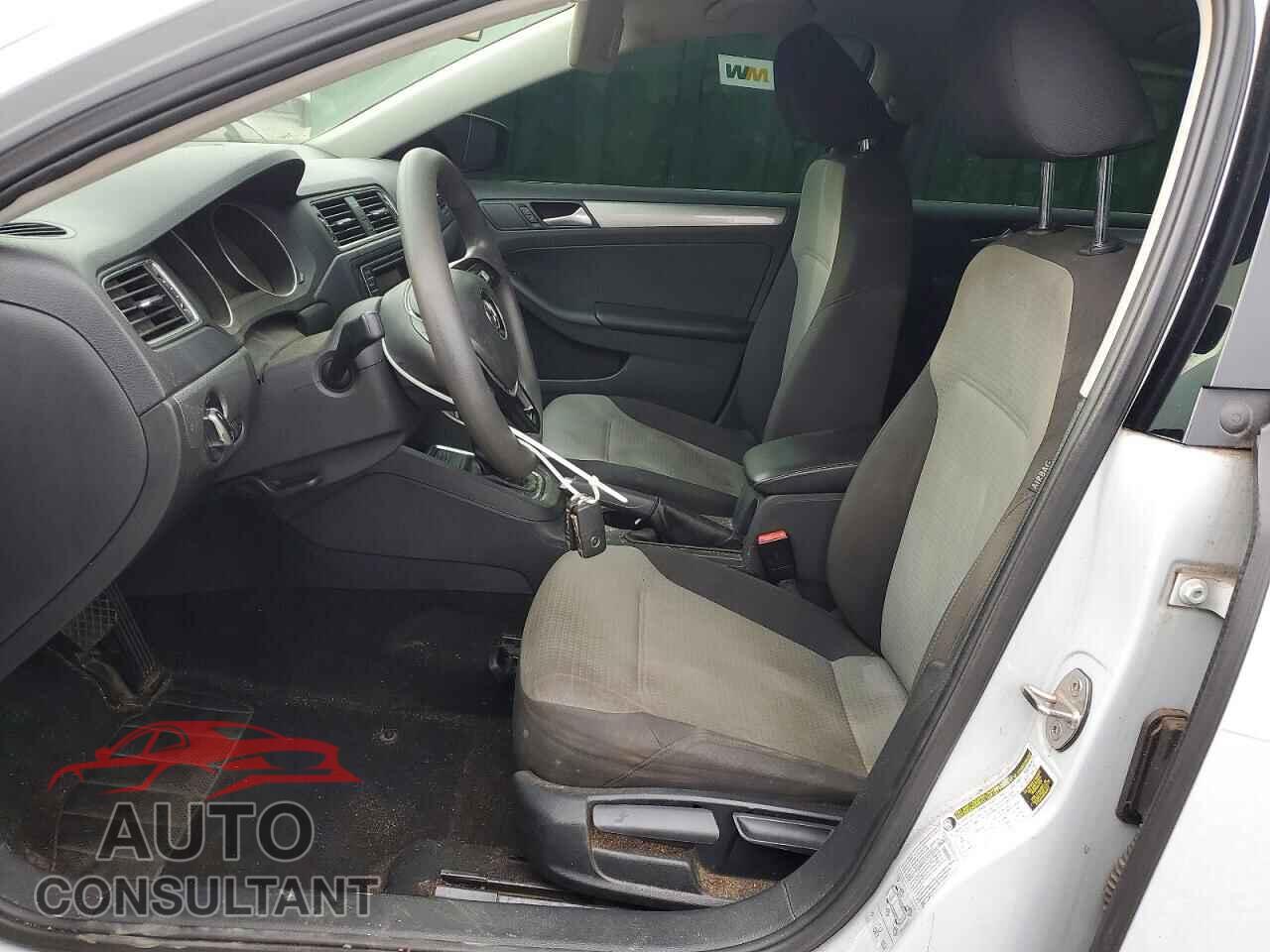 VOLKSWAGEN JETTA 2017 - 3VW2B7AJ4HM355018