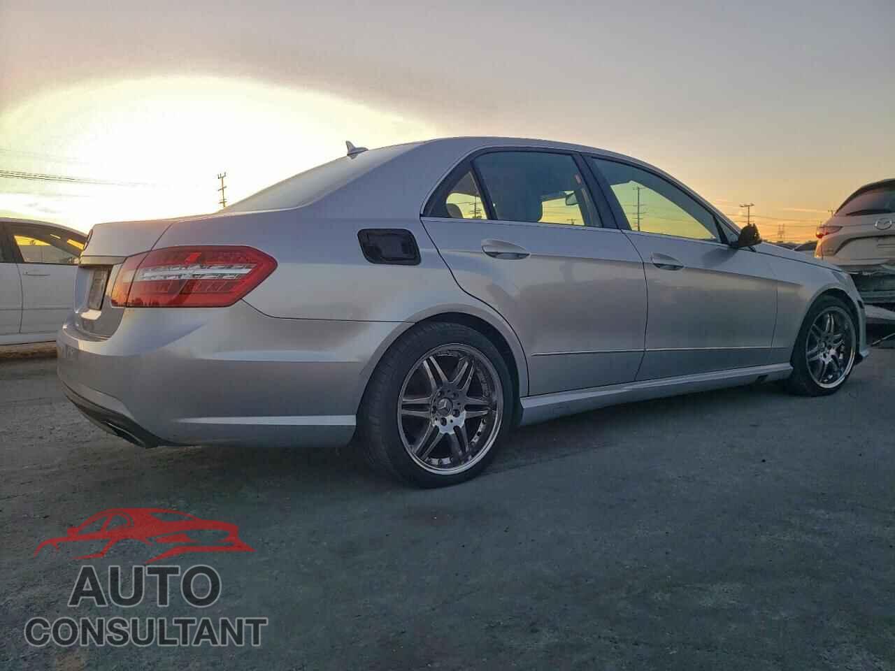 MERCEDES-BENZ E-CLASS 2010 - WDDHF5GBXAA051769