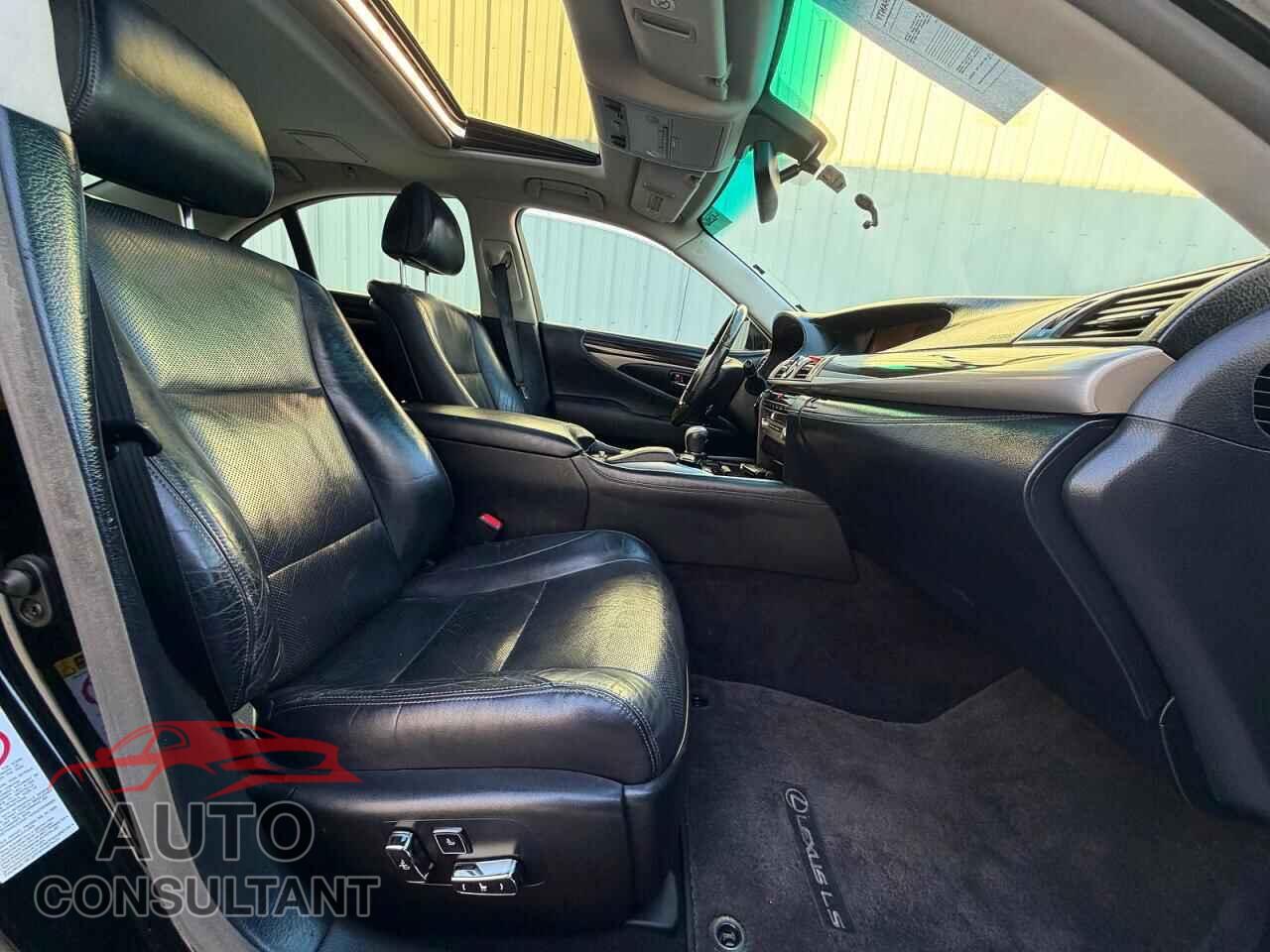 LEXUS LS460 2013 - JTHBL5EF3D5123891