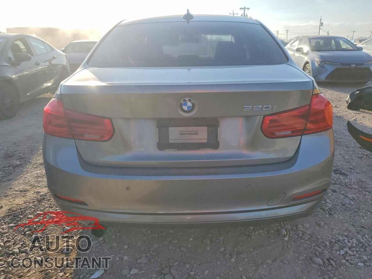 BMW 3 SERIES 2016 - WBA8E1G55GNU10038