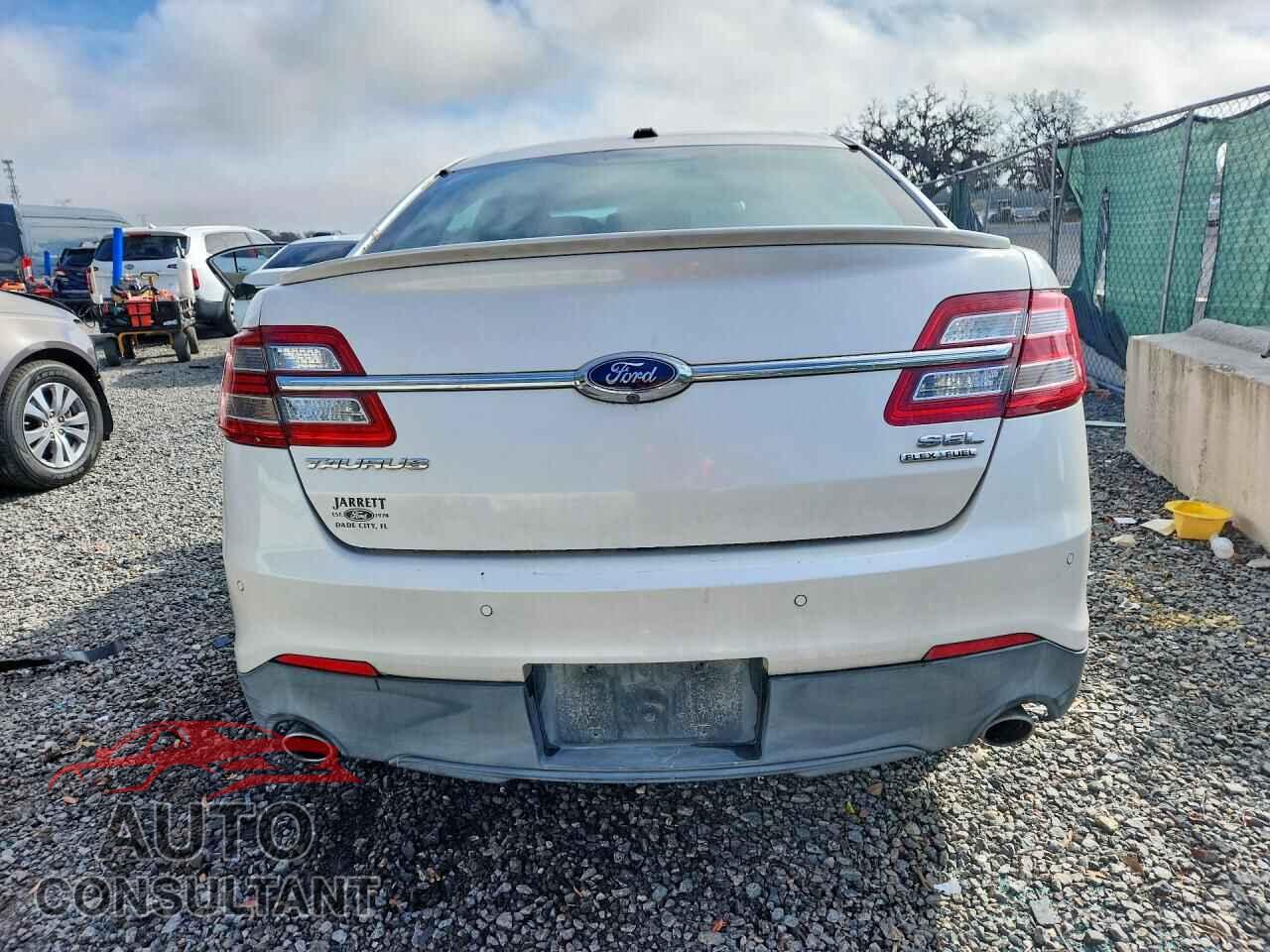 FORD TAURUS 2015 - 1FAHP2E82FG100230