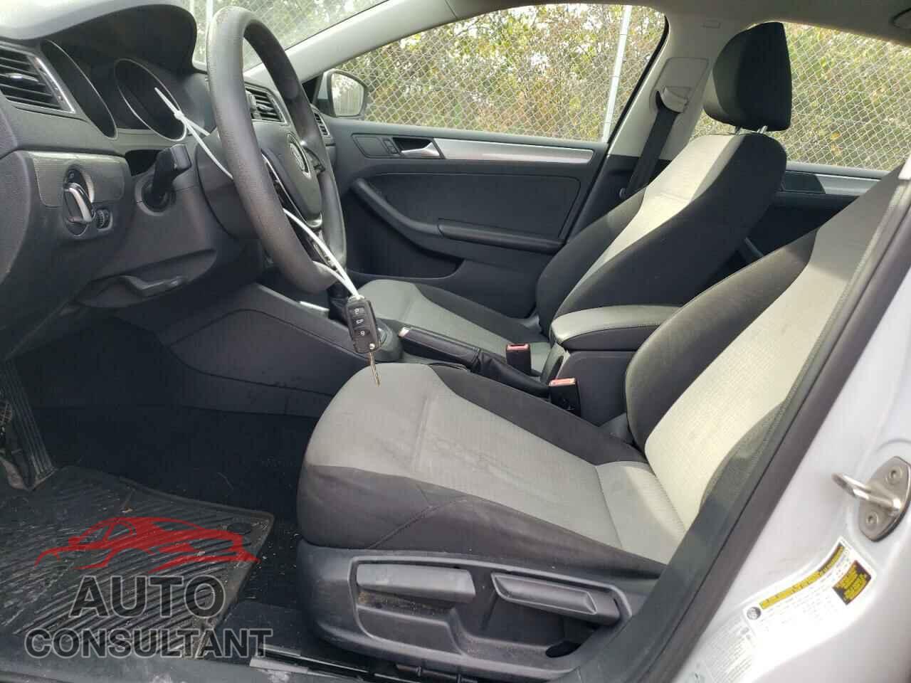 VOLKSWAGEN JETTA 2017 - 3VW2B7AJ9HM260910