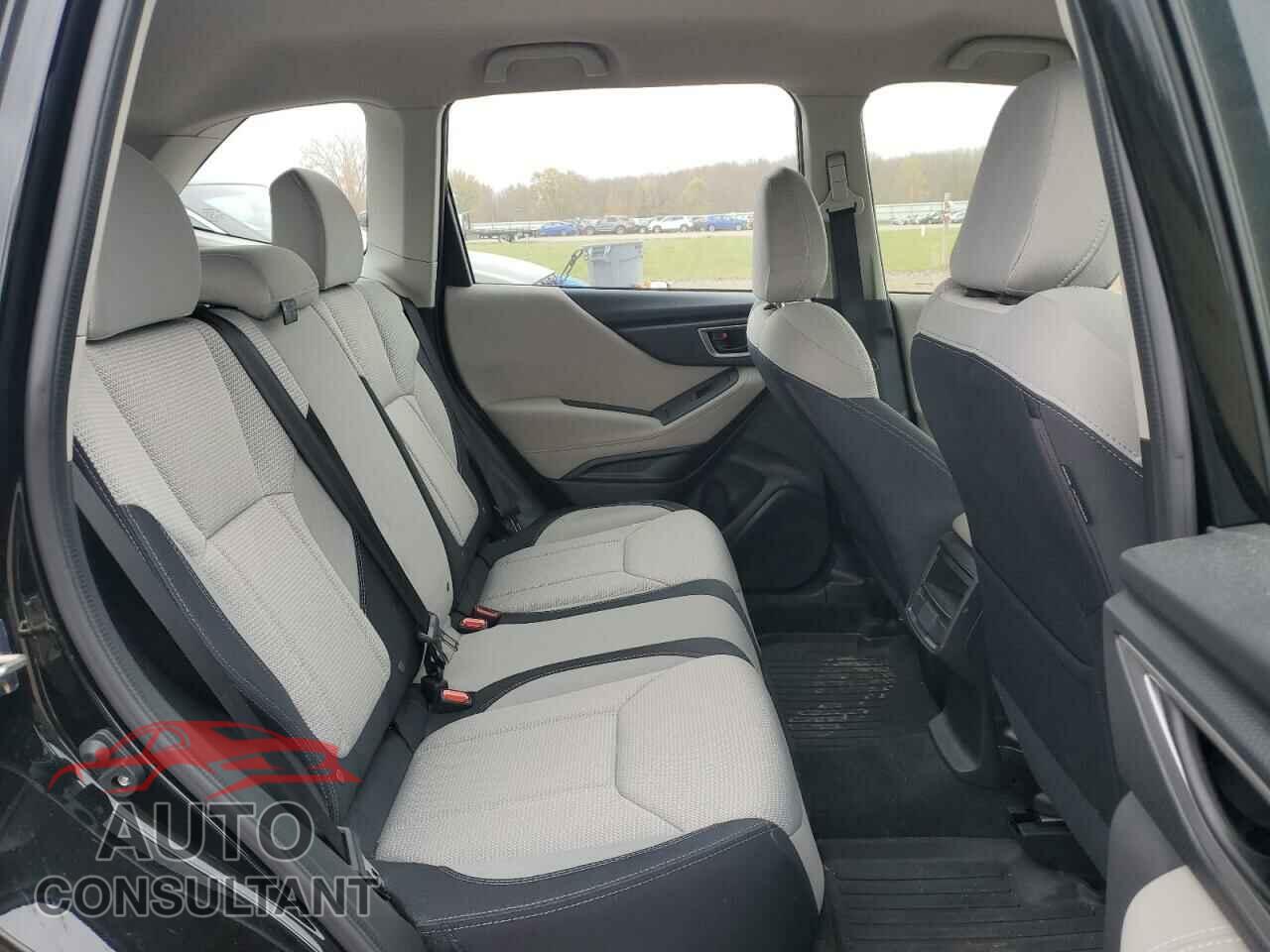 SUBARU FORESTER 2019 - JF2SKACC7KH558285