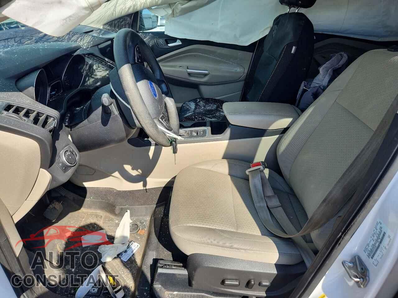 FORD ESCAPE 2017 - 1FMCU0GD8HUC51343