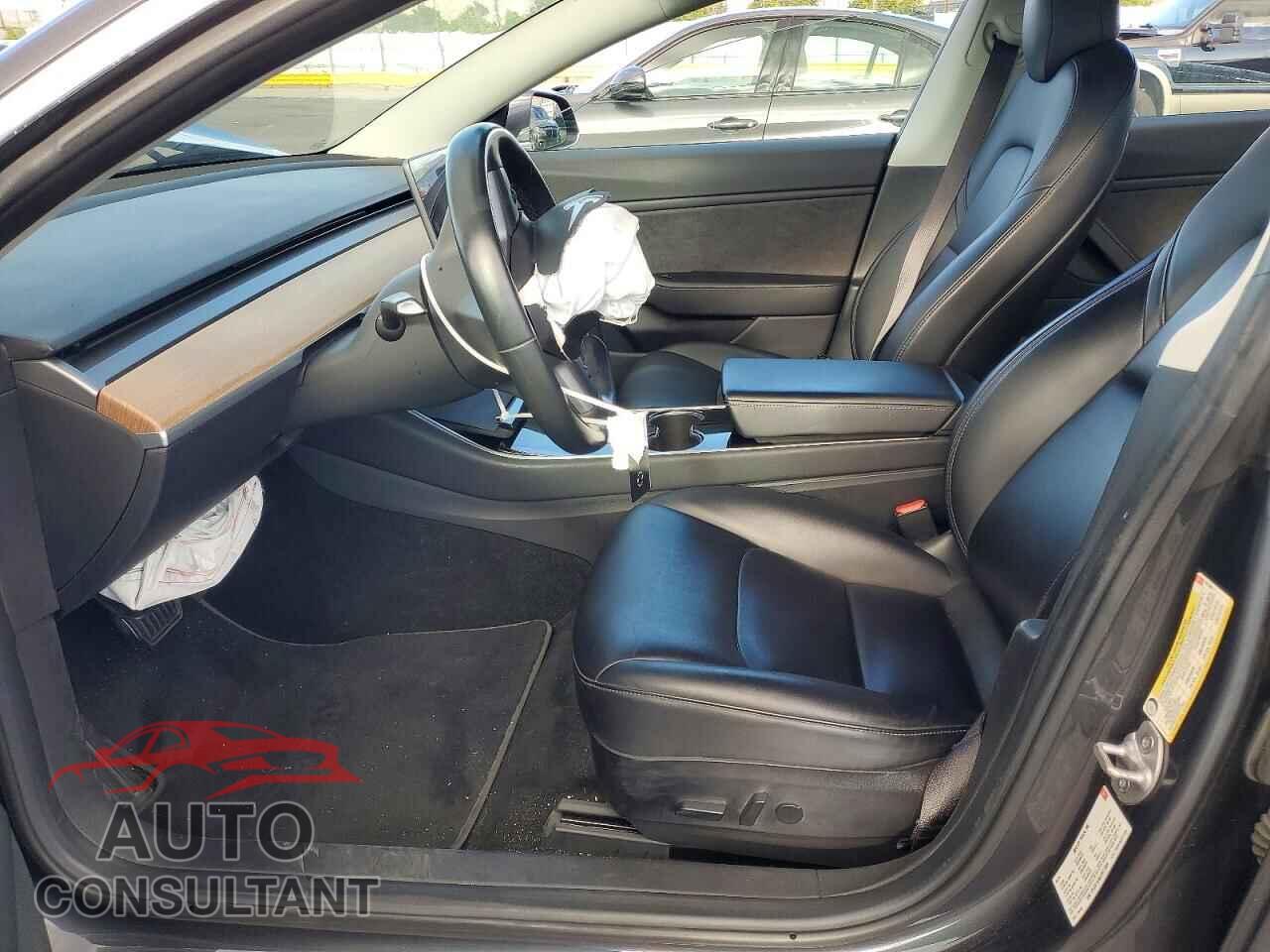 TESLA MODEL 3 2018 - 5YJ3E1EA8JF077689