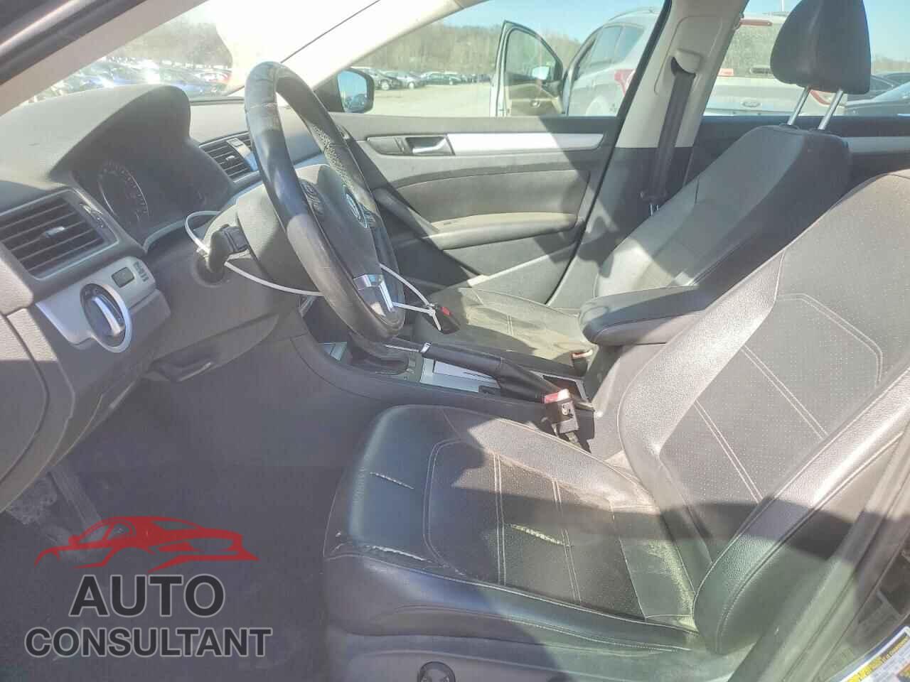 VOLKSWAGEN PASSAT 2012 - 1VWBN7A36CC080450