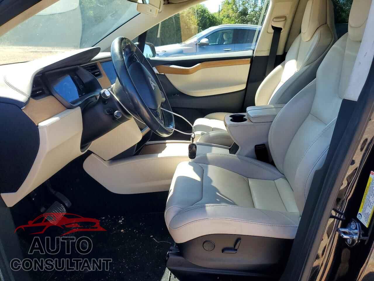 TESLA MODEL X 2018 - 5YJXCBE25JF121914
