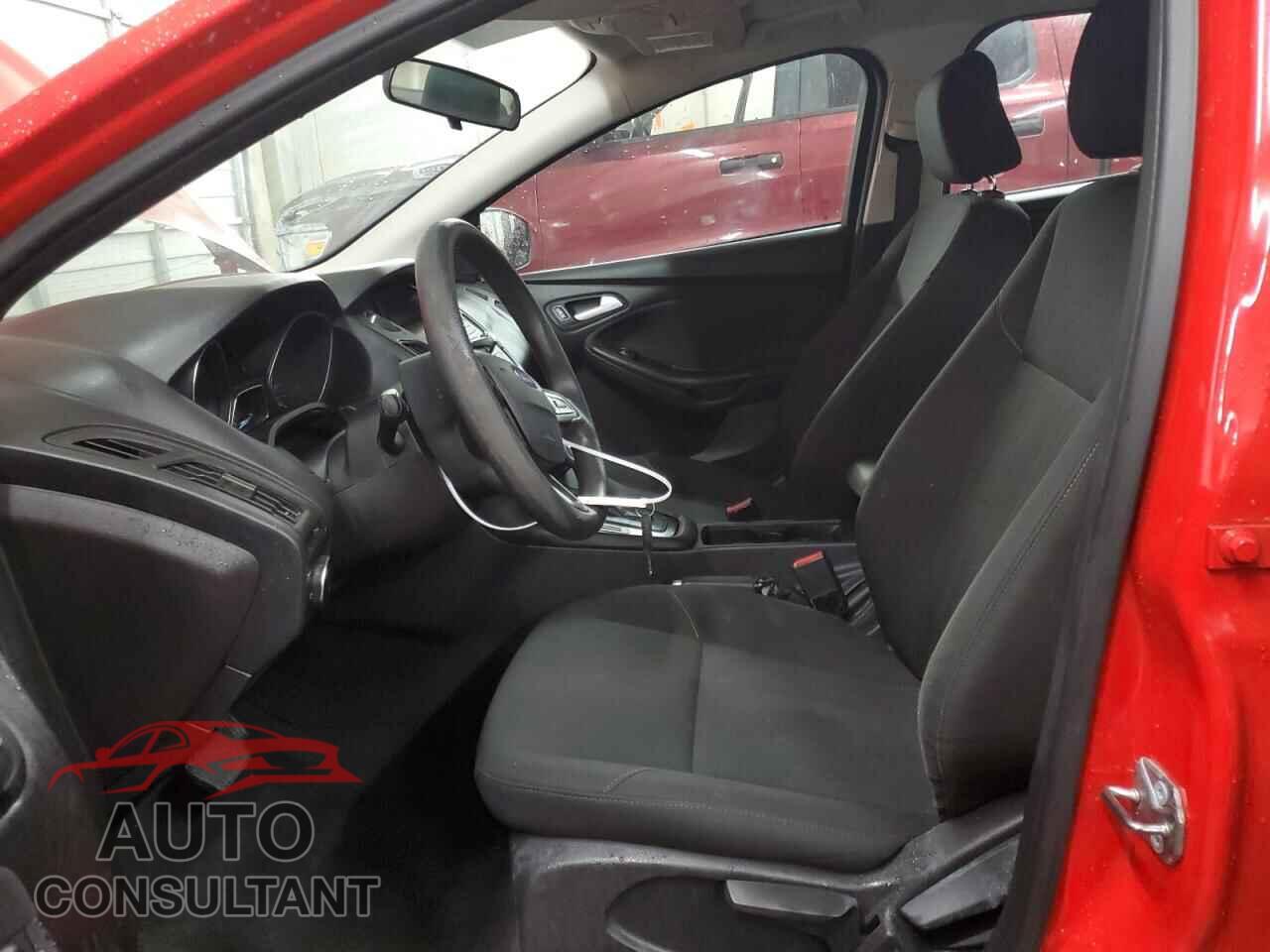 FORD FOCUS 2015 - 1FADP3F22FL206568